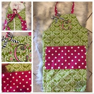 💚💖👩‍🍳APRON w/ MONOGRAMMED “C” - super cute!